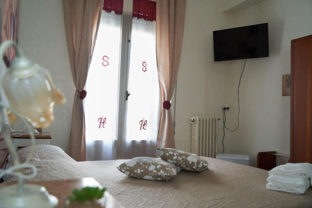 Le Stanze Di Ricci - Affittacamere Low Cost Lesina Exterior photo
